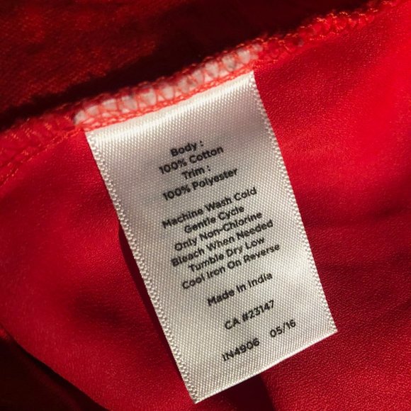 Red Cap-sleeved Blouse - Picture 4 of 4